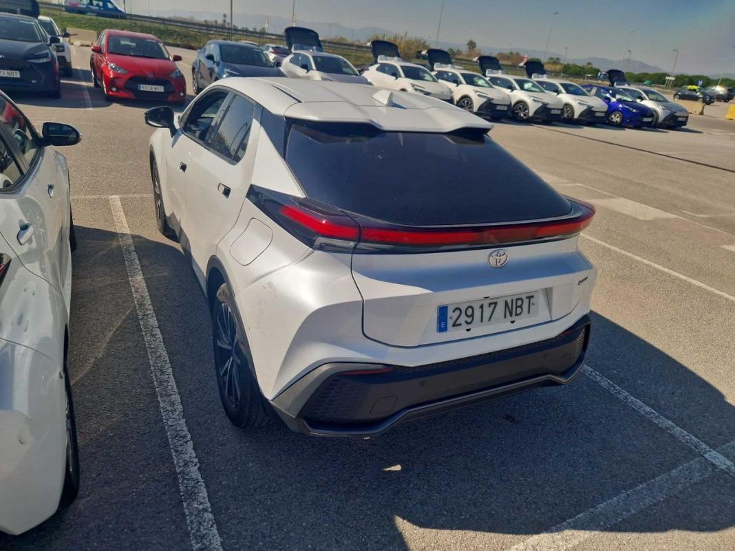 Toyota C-hr 1.8 Advance Hybrid 140