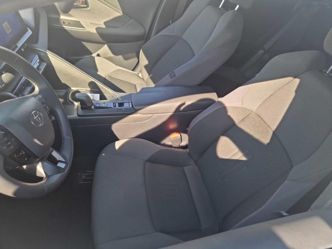 Toyota C-hr 1.8 Advance Hybrid 140