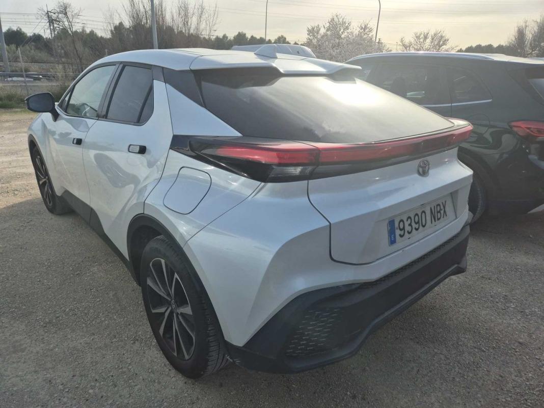 Toyota C-hr 1.8 Advance Hybrid 140