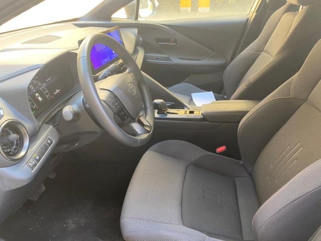 Toyota C-hr 1.8 Advance Hybrid 140