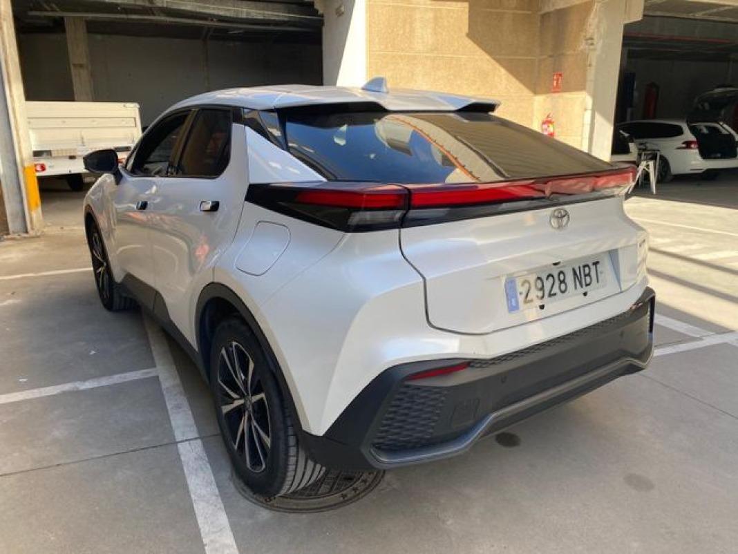 Toyota C-hr 1.8 Advance Hybrid 140