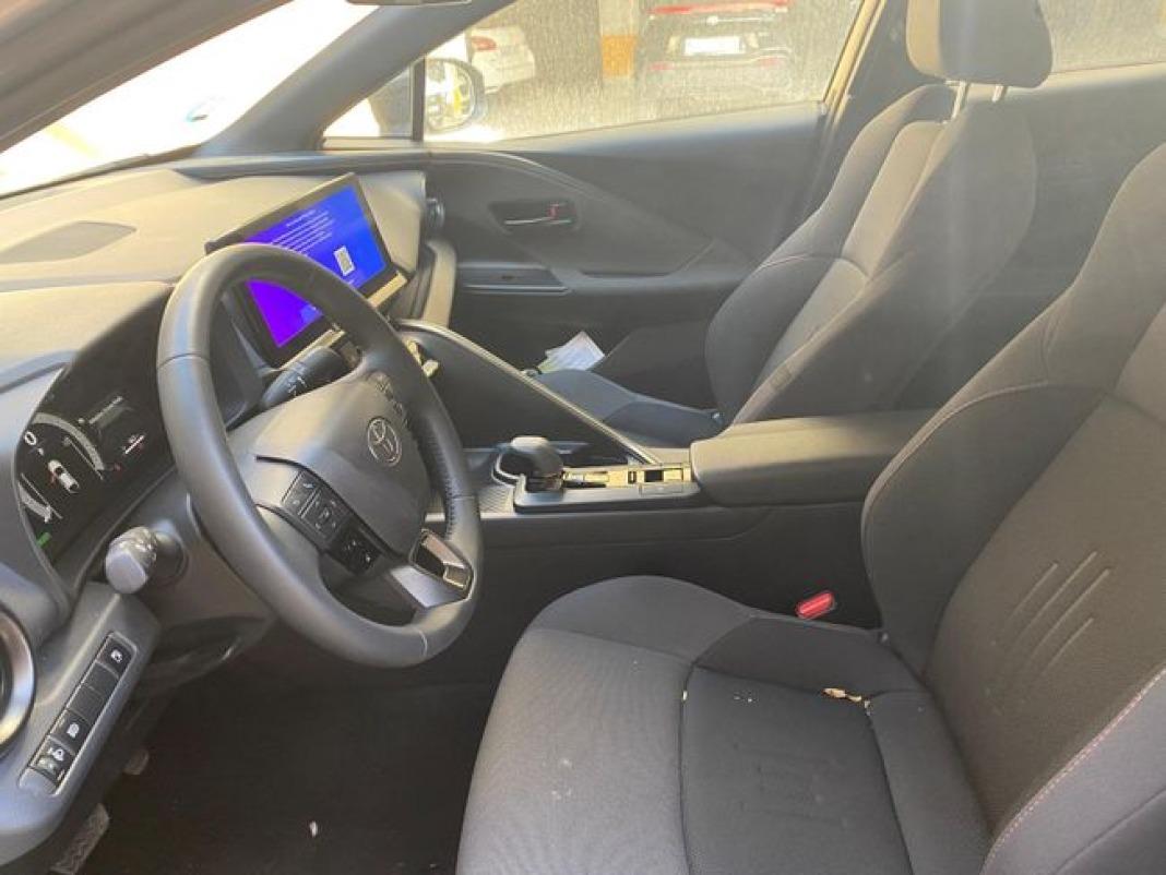 Toyota C-hr 1.8 Advance Hybrid 140