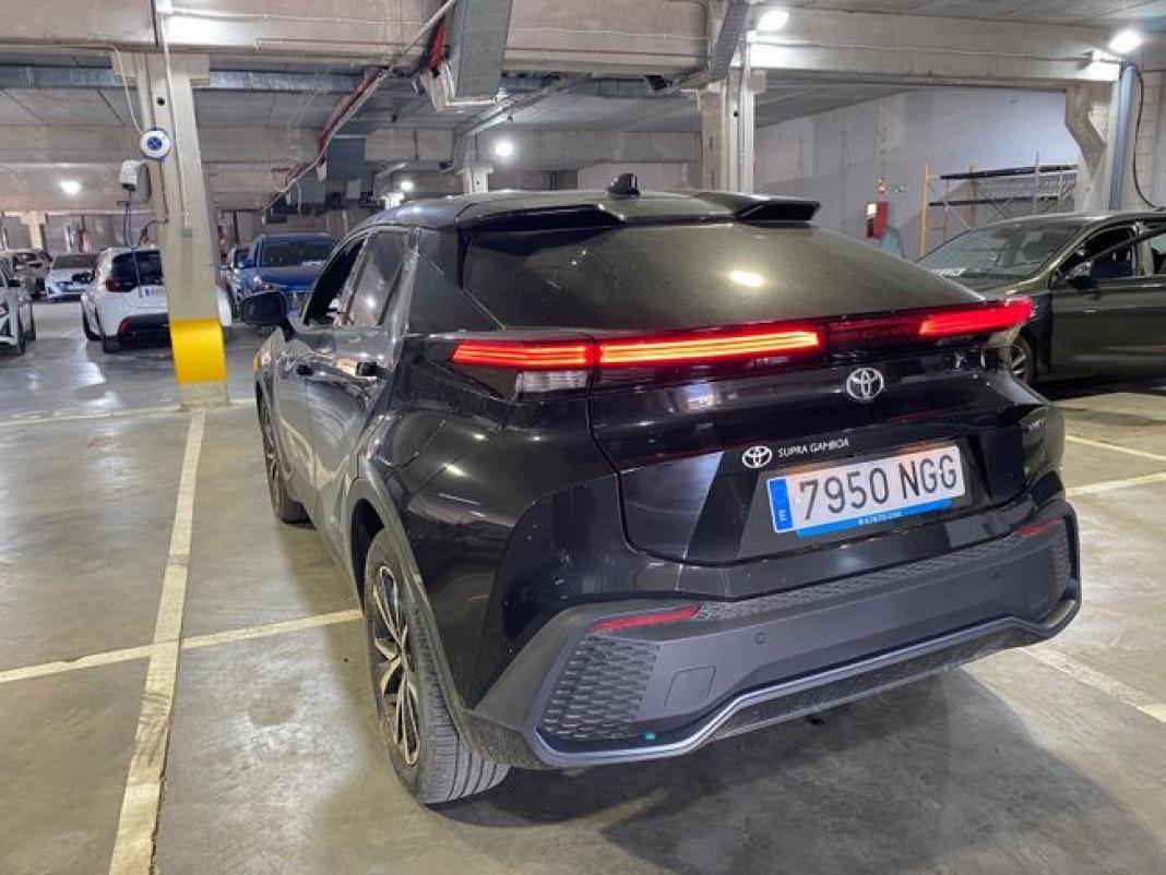 Toyota C-hr 1.8 Advance Hybrid 140