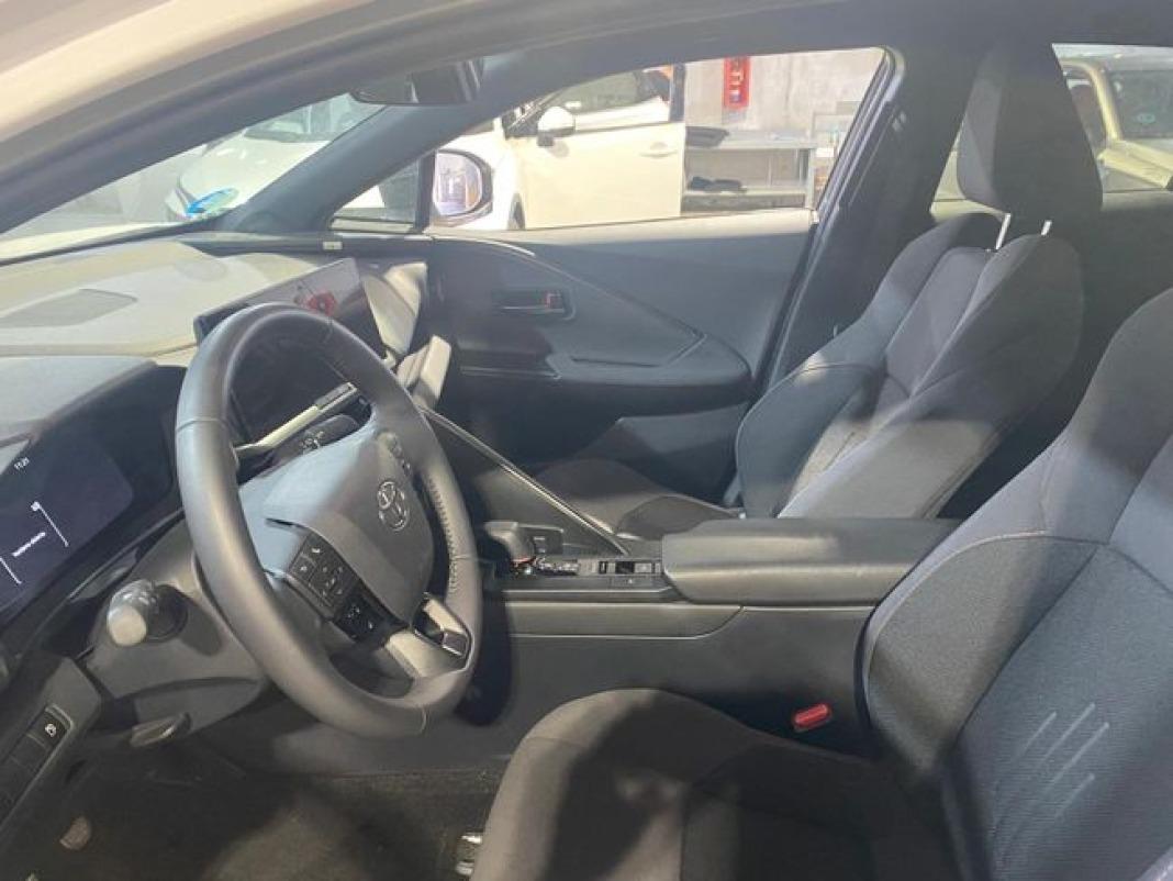 Toyota C-hr 1.8 Advance Hybrid 140
