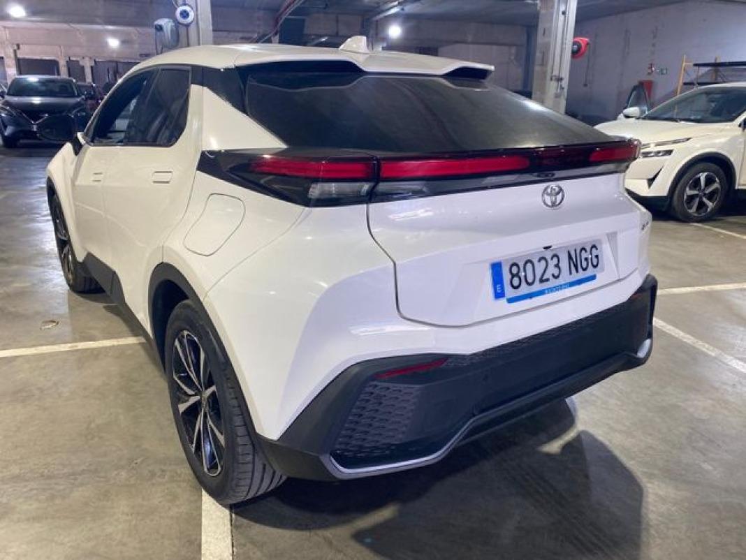 Toyota C-hr 1.8 Advance Hybrid 140