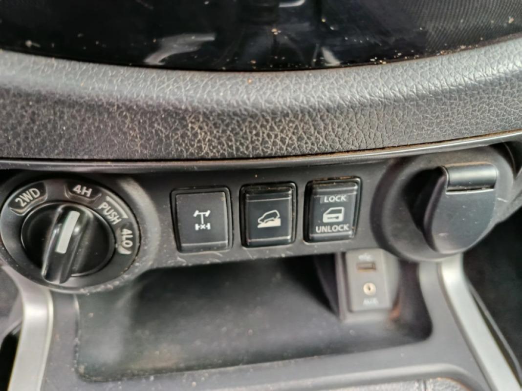 NISSAN Navara 4WD 2.3 dCi 160cv Acenta.