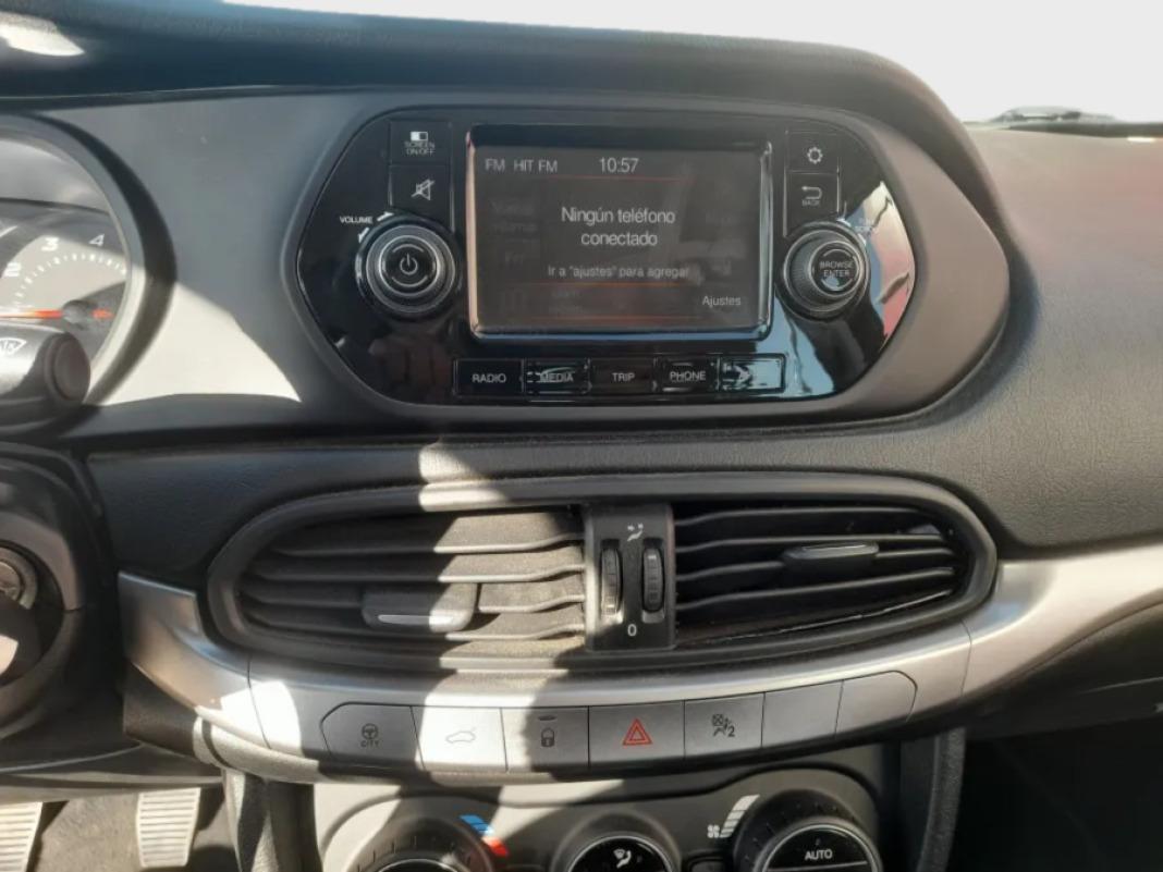 Fiat Tipo 1.4 16v Lounge 70kW 95CV gasolina 5P