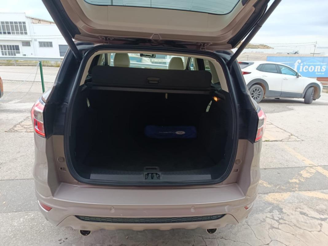 Ford Kuga 2.0 TDCi 132kW 4x4 ASS Vignale Powers.