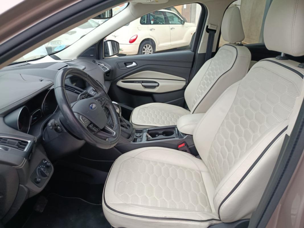 Ford Kuga 2.0 TDCi 132kW 4x4 ASS Vignale Powers.