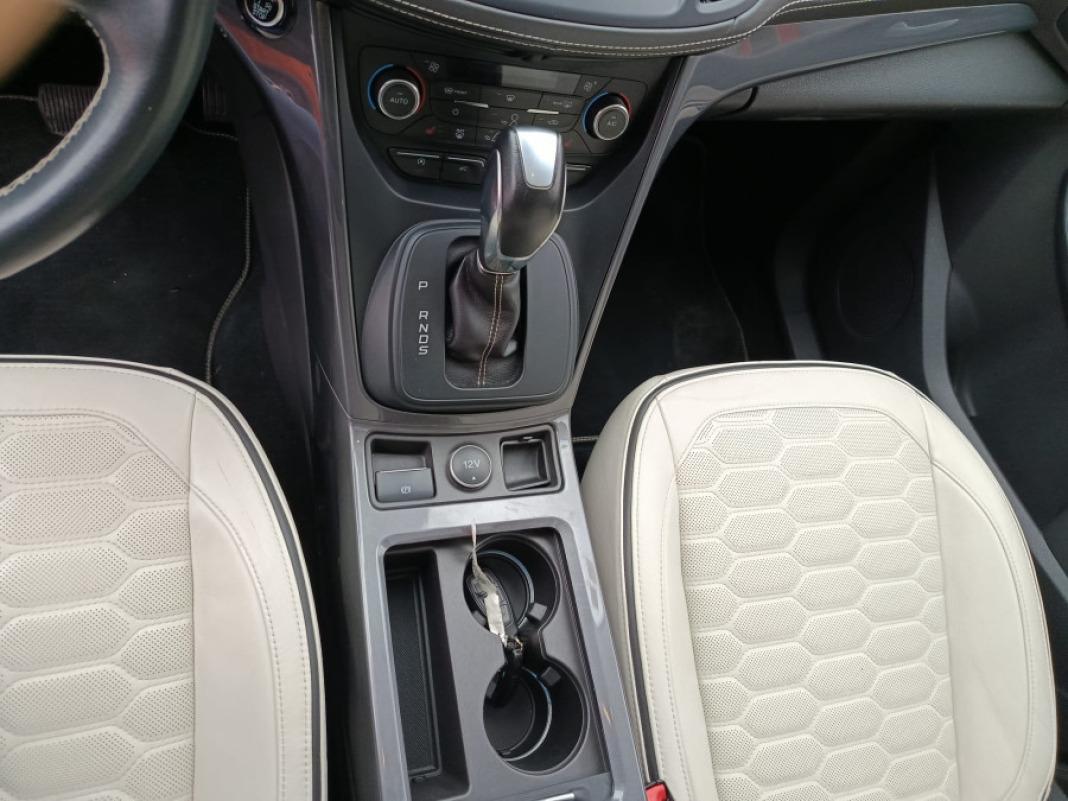 Ford Kuga 2.0 TDCi 132kW 4x4 ASS Vignale Powers.