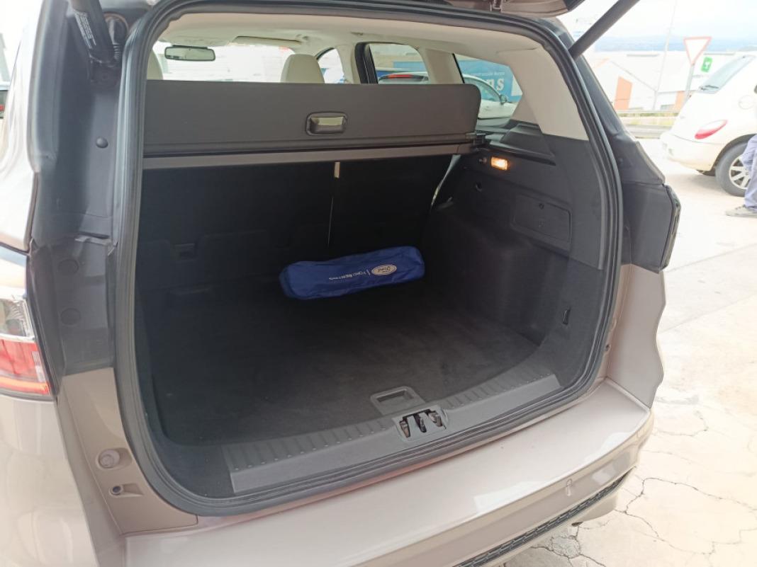 Ford Kuga 2.0 TDCi 132kW 4x4 ASS Vignale Powers.