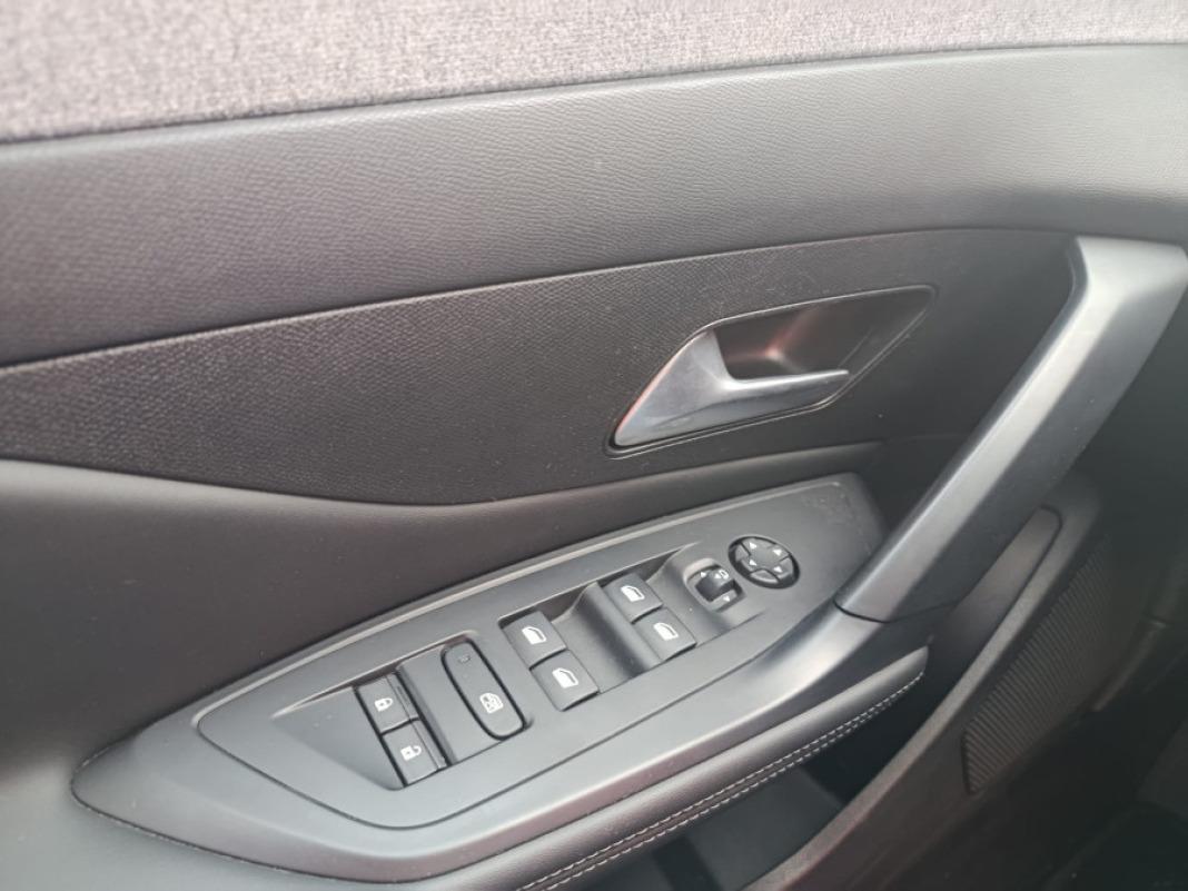 Peugeot 308 5P Allure Puretech 130 SS MAN