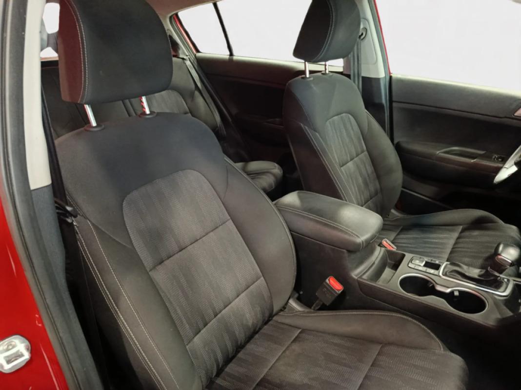 Kia Sportage 1.6 MHEV Business DCT 100kW 136CV 4X2