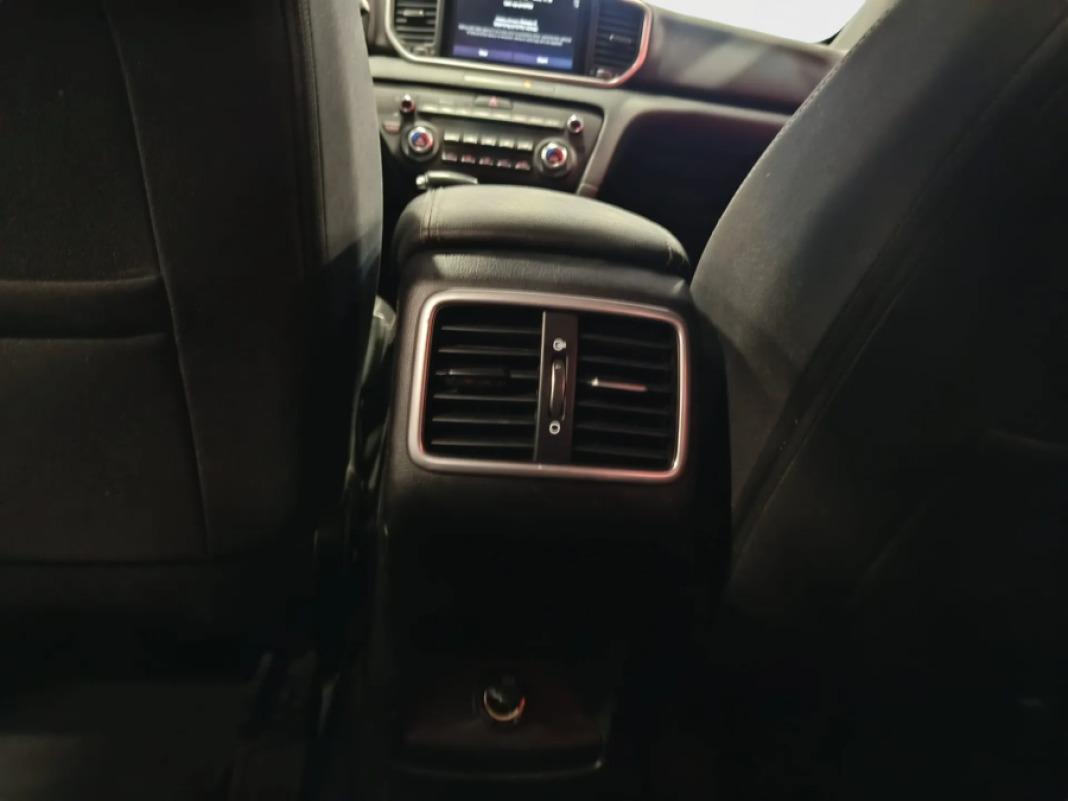 Kia Sportage 1.6 MHEV Business DCT 100kW 136CV 4X2