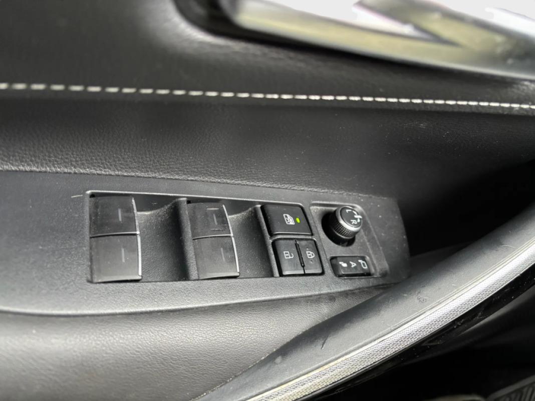 TOYOTA Corolla 2.0 180H FEEL ECVT