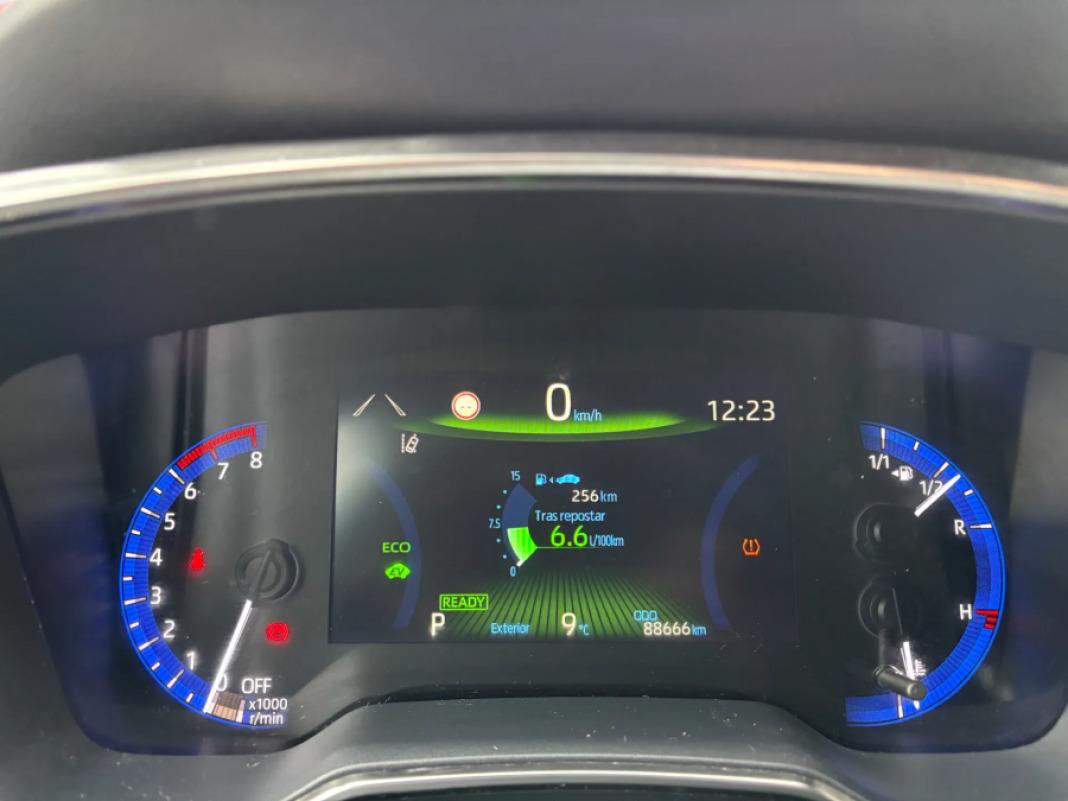 TOYOTA Corolla 2.0 180H FEEL ECVT