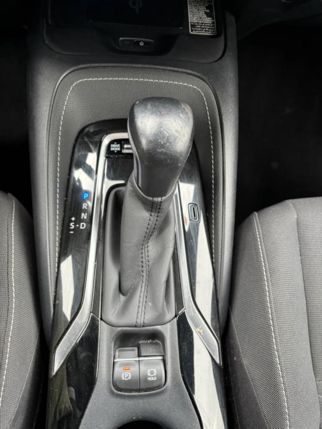 TOYOTA Corolla 2.0 180H FEEL ECVT