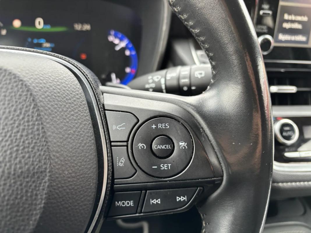 TOYOTA Corolla 2.0 180H FEEL ECVT