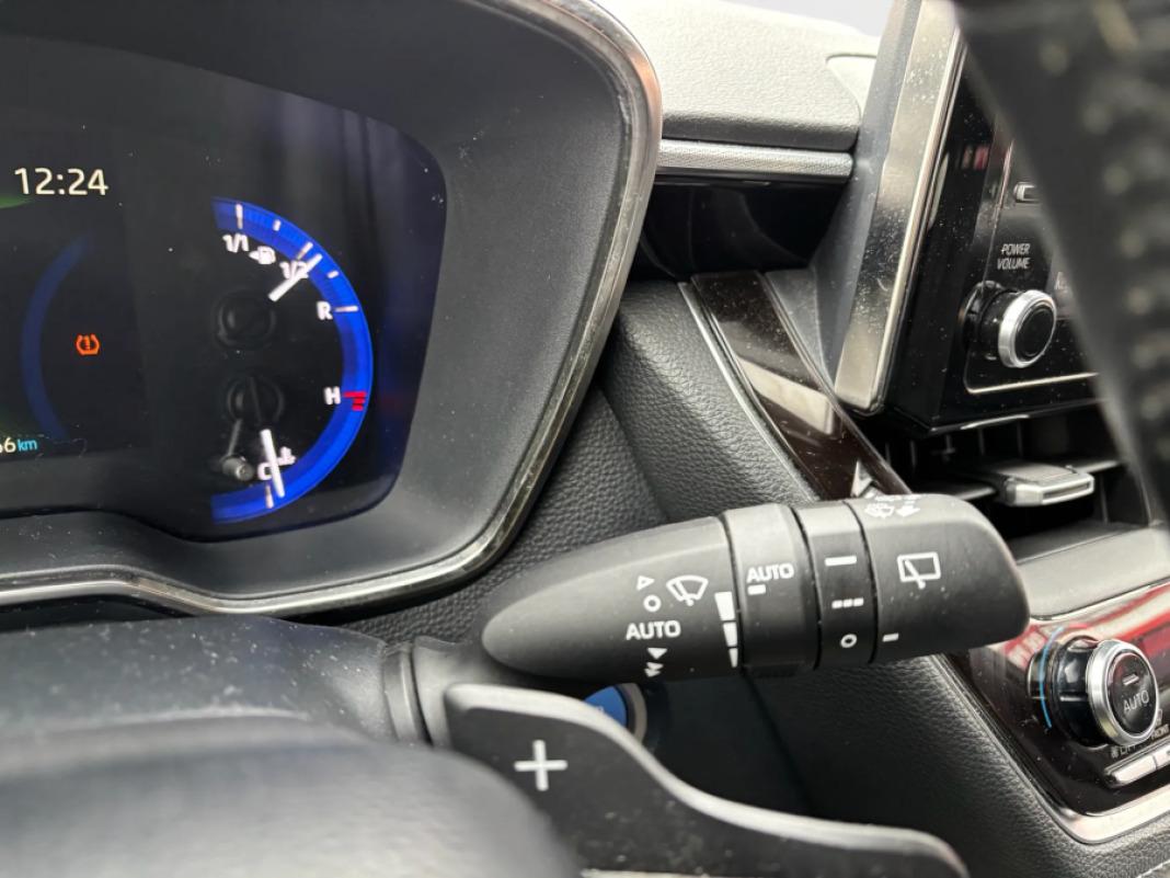 TOYOTA Corolla 2.0 180H FEEL ECVT