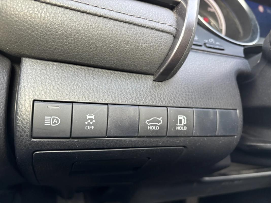 TOYOTA Camry 2.5 220H Advance