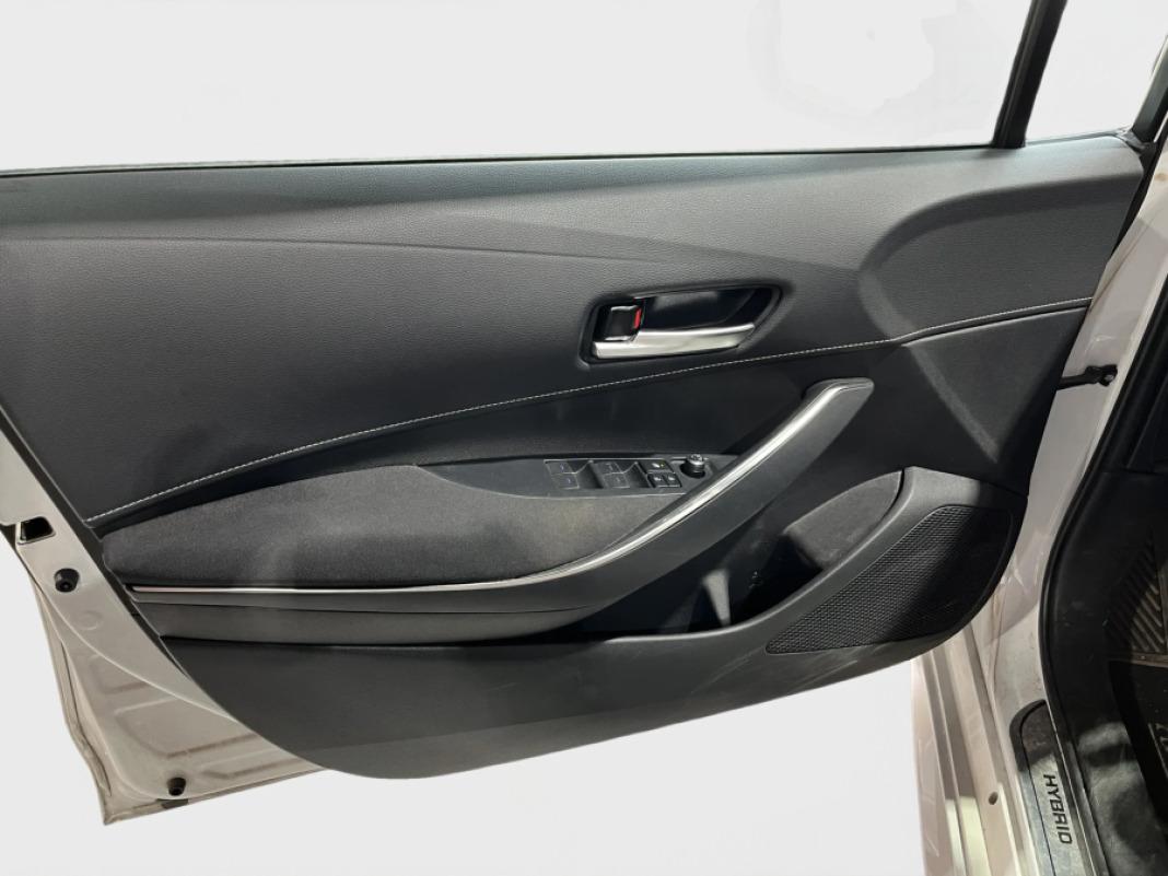 TOYOTA Corolla 1.8 125H ACTIVE ECVT