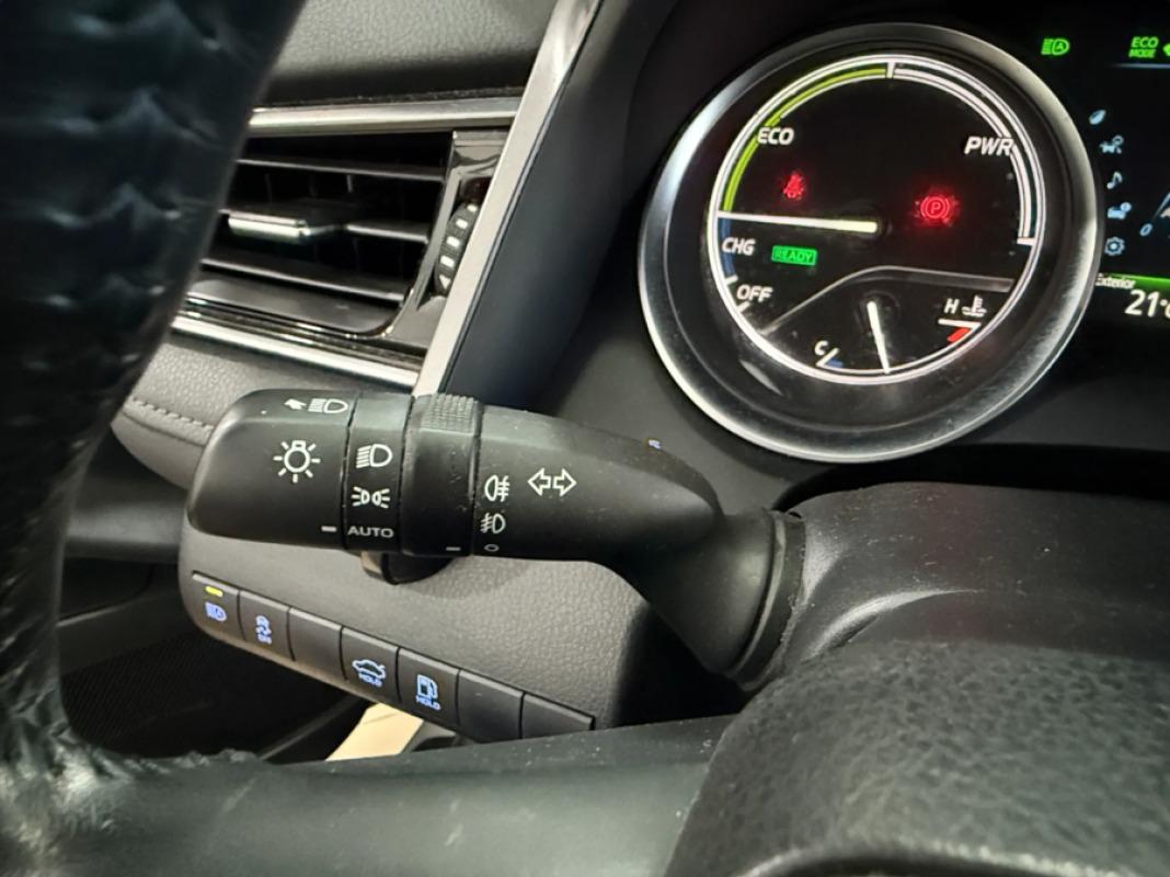 TOYOTA Camry 2.5 220H Advance