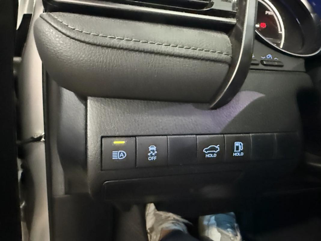 TOYOTA Camry 2.5 220H Advance