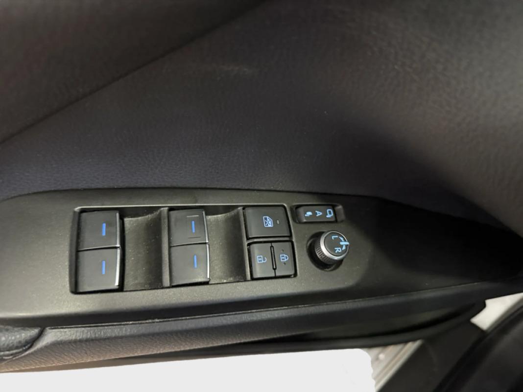 TOYOTA Camry 2.5 220H Advance