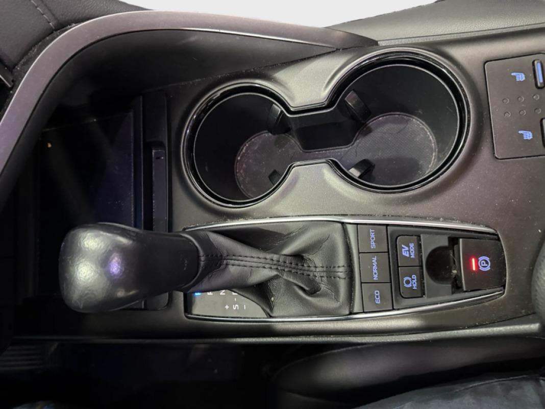 TOYOTA Camry 2.5 220H Advance