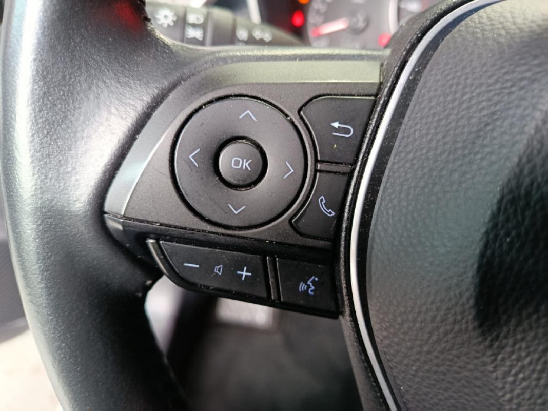 TOYOTA Corolla Sedán active tech 125CV