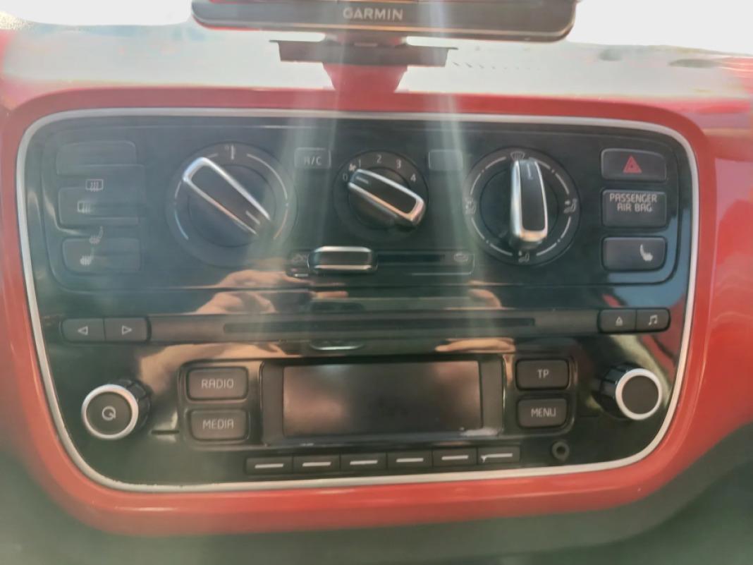 Volkswagen Up! 1.0 75cv High up