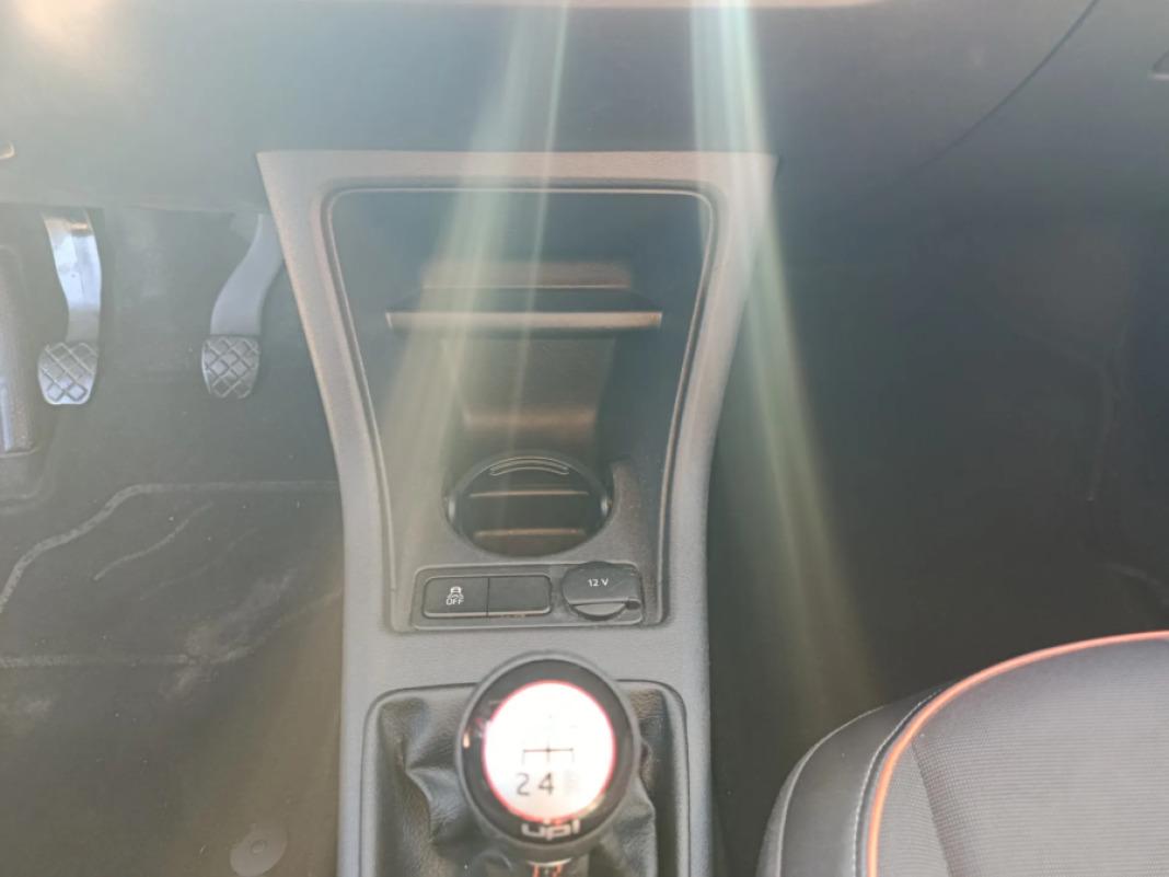 Volkswagen Up! 1.0 75cv High up