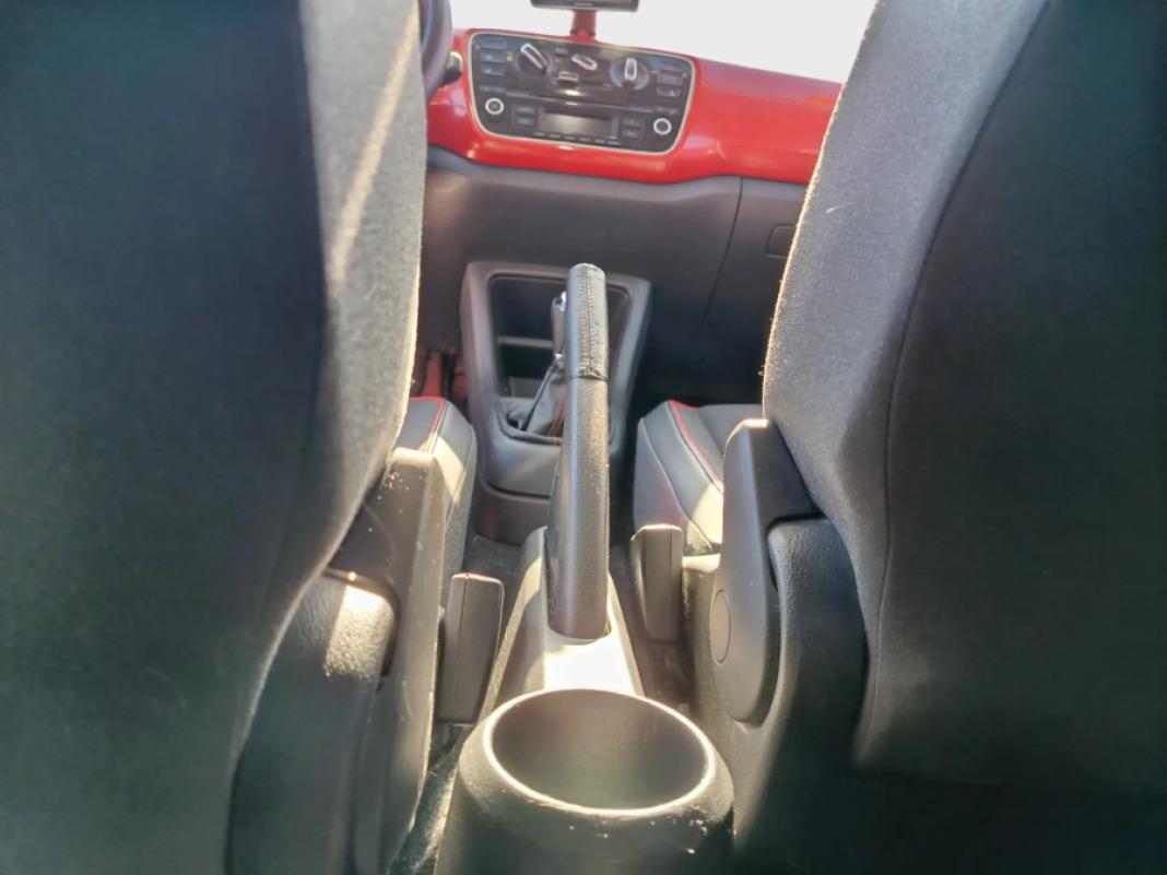 Volkswagen Up! 1.0 75cv High up