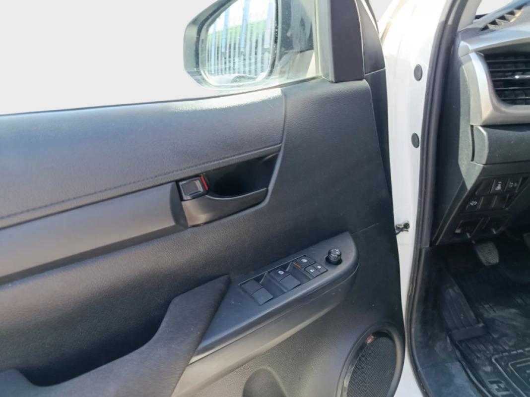 TOYOTA Hilux 2.4 D4D Cabina Doble GX