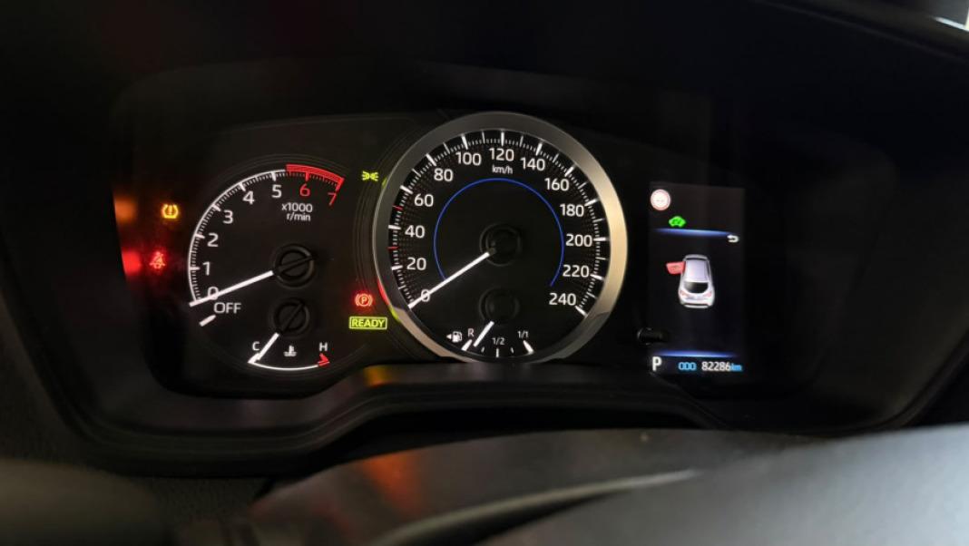 TOYOTA Corolla 1.8 125H BUSINESS ECVT