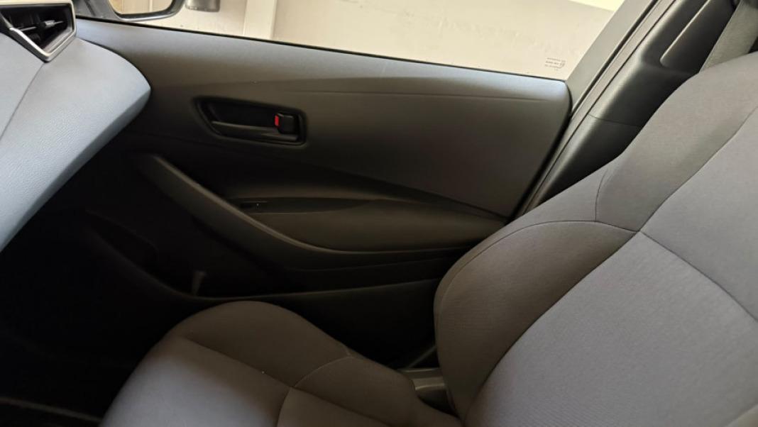 TOYOTA Corolla 1.8 125H BUSINESS ECVT