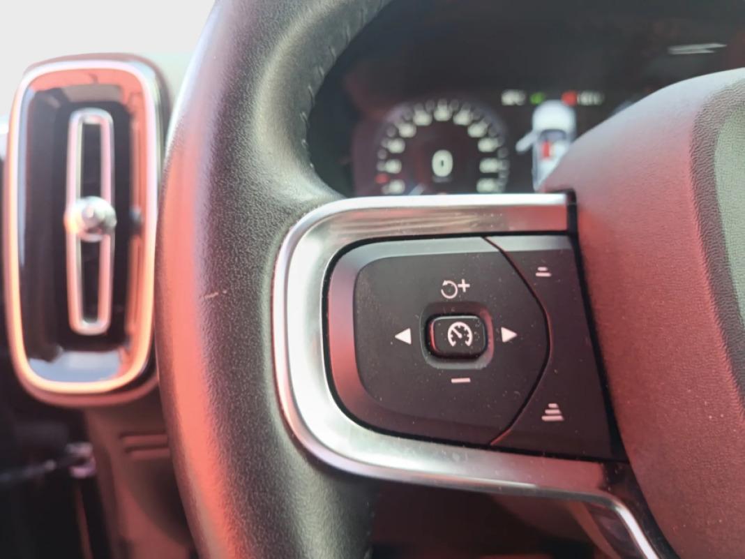 Volvo Xc40 2.0 B4 G AWD Momentum Pro Auto