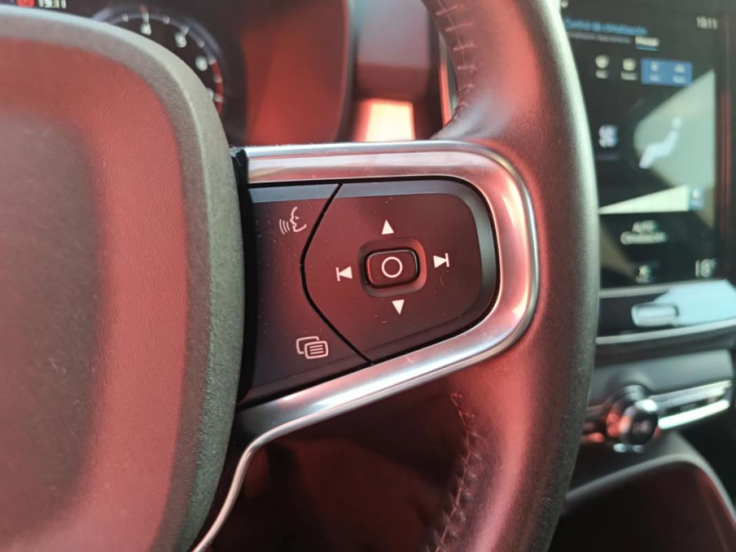 Volvo Xc40 2.0 B4 G AWD Momentum Pro Auto