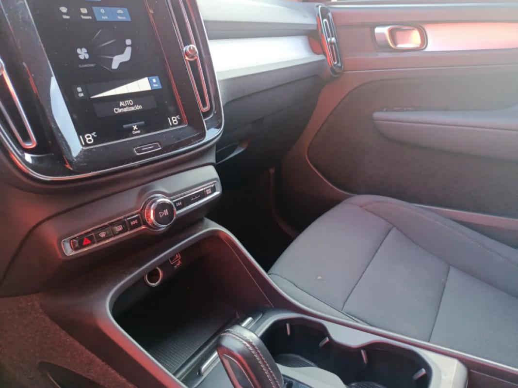 Volvo Xc40 2.0 B4 G AWD Momentum Pro Auto