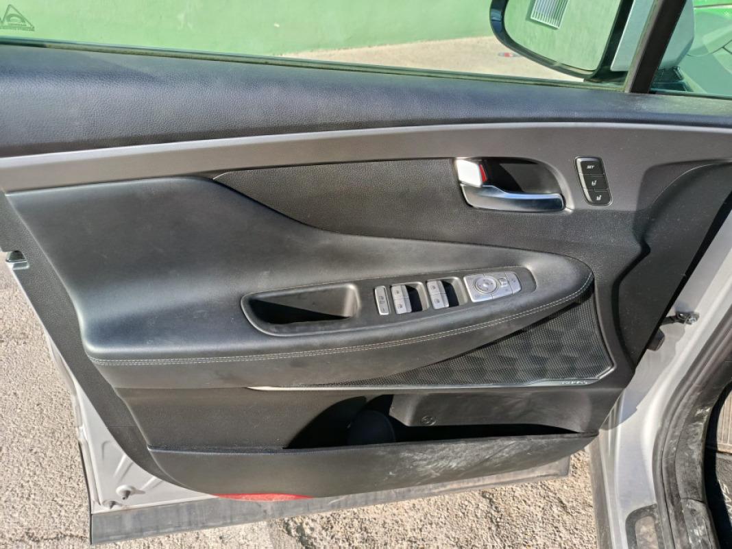 Hyundai Santa Fe 1.6 TGDi PHEV Style Auto 4x4