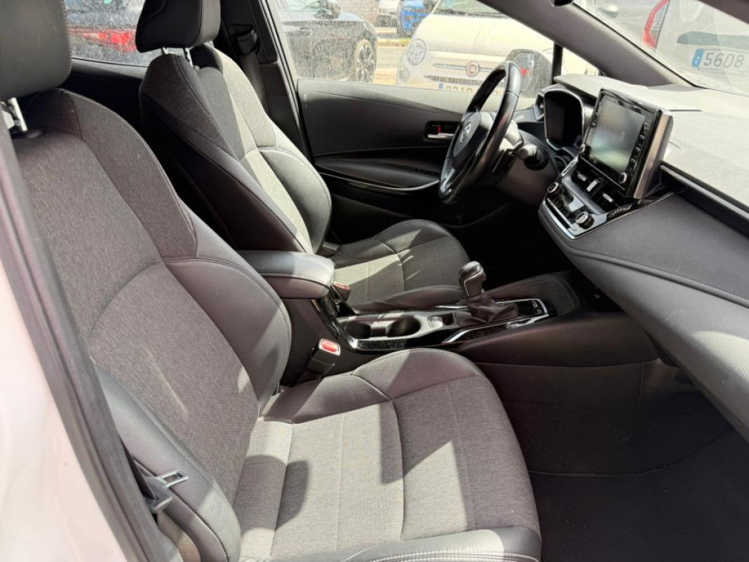 TOYOTA Corolla 2.0 180H STYLE ECVT