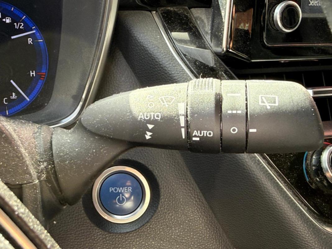 TOYOTA Corolla 2.0 180H STYLE ECVT