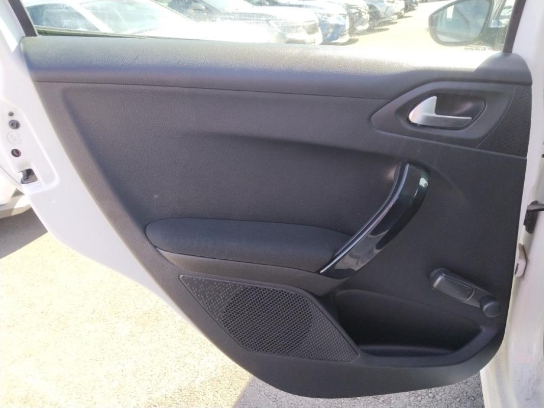 Peugeot 208 5P ACTIVE BlueHDi 55kW 75CV
