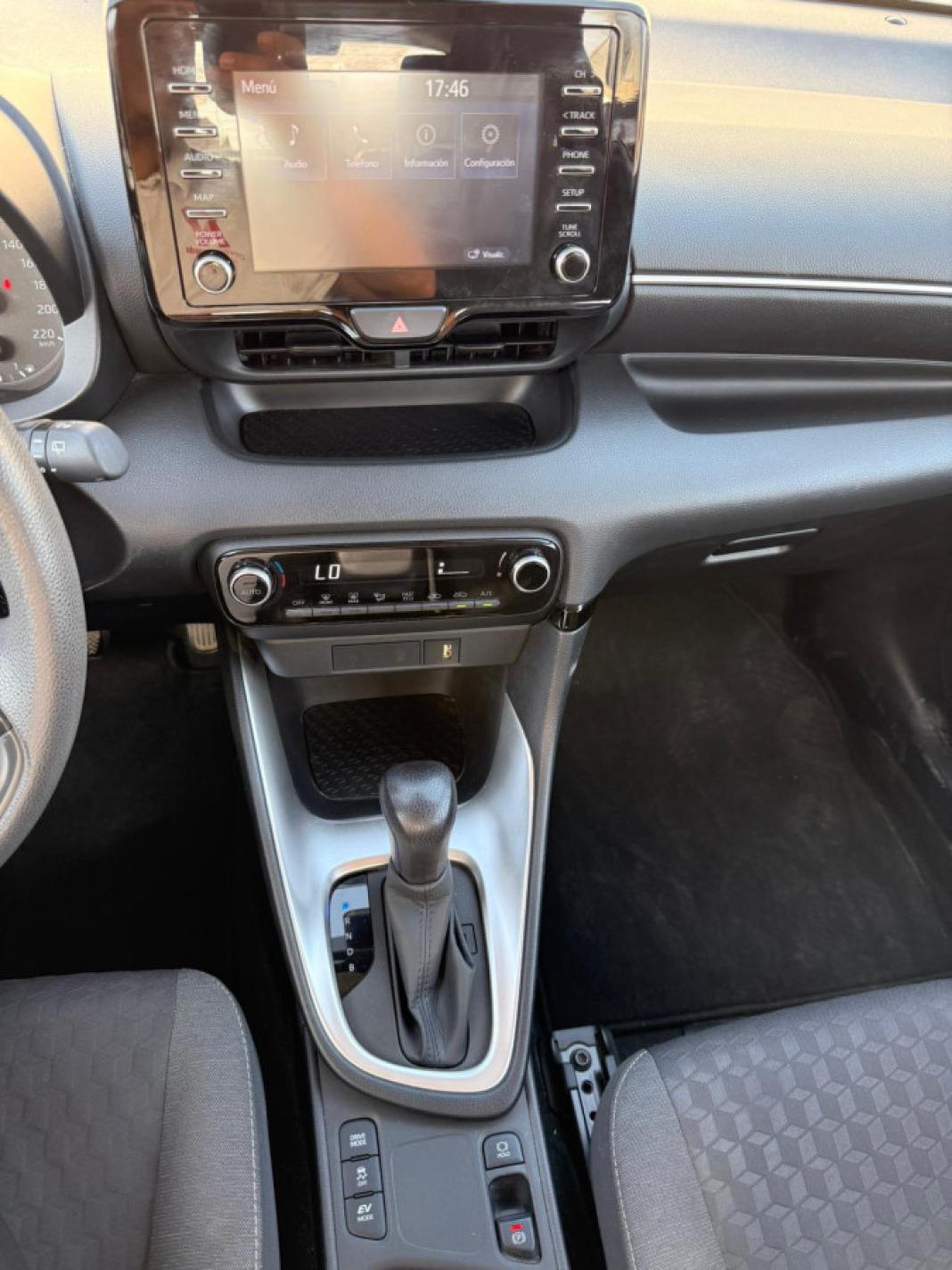 TOYOTA Yaris 1.5 120H Business Plus