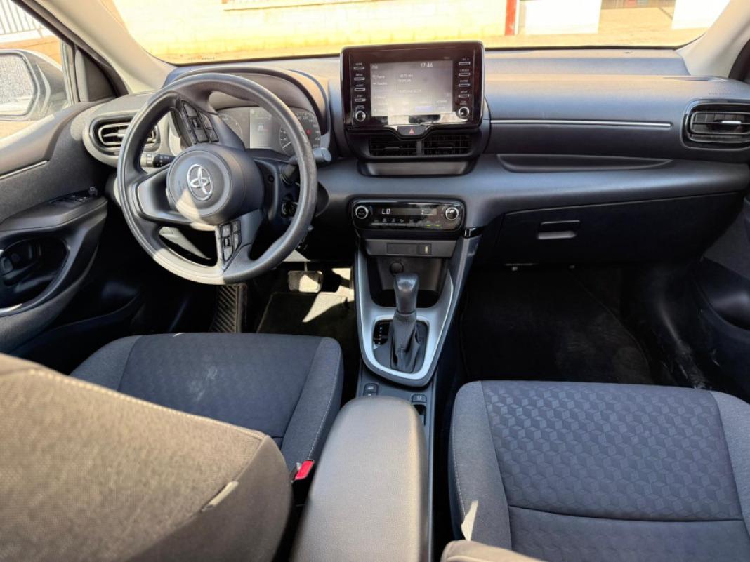 TOYOTA Yaris 1.5 120H Business Plus