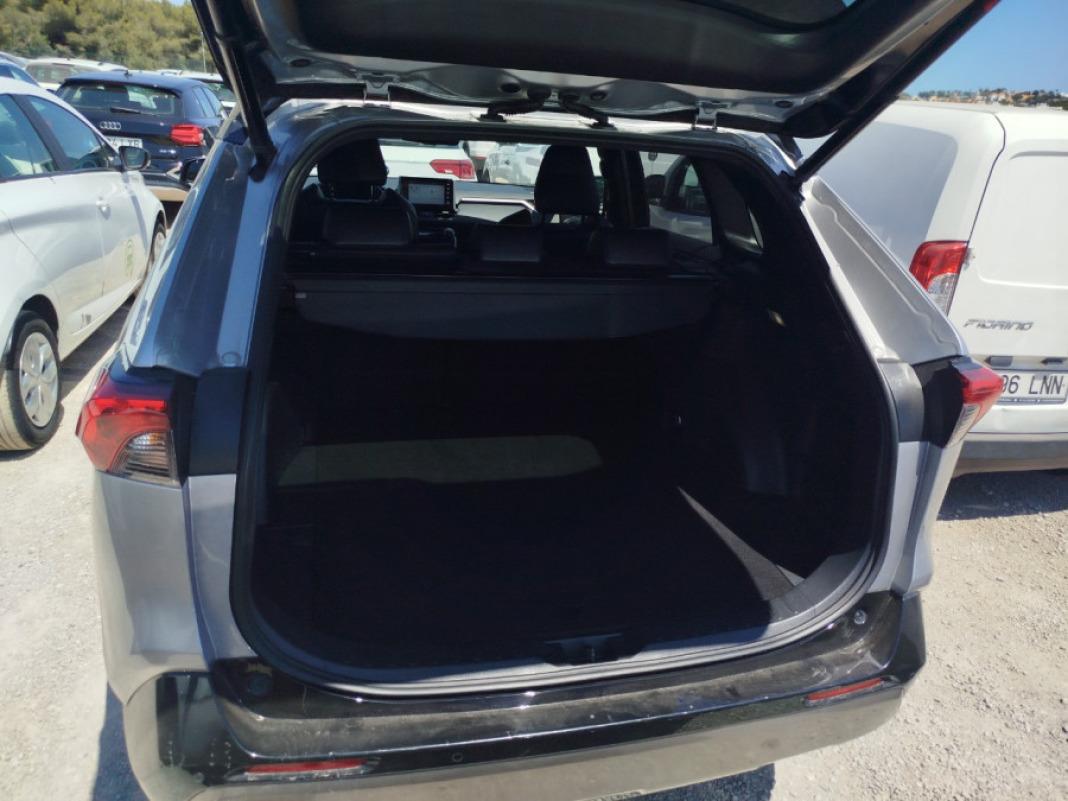 TOYOTA Rav4 2.5l 220H Style