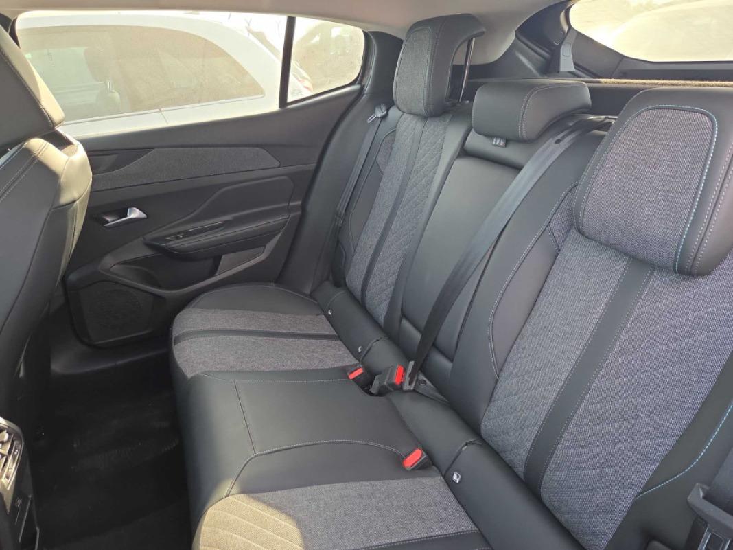 Peugeot 408 408 Allure HYBRID 136 eDCS6