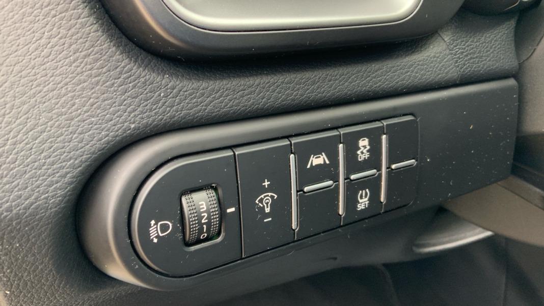 Kia Ceed 1.6 MHEV iMT 100kW (136CV) Concept