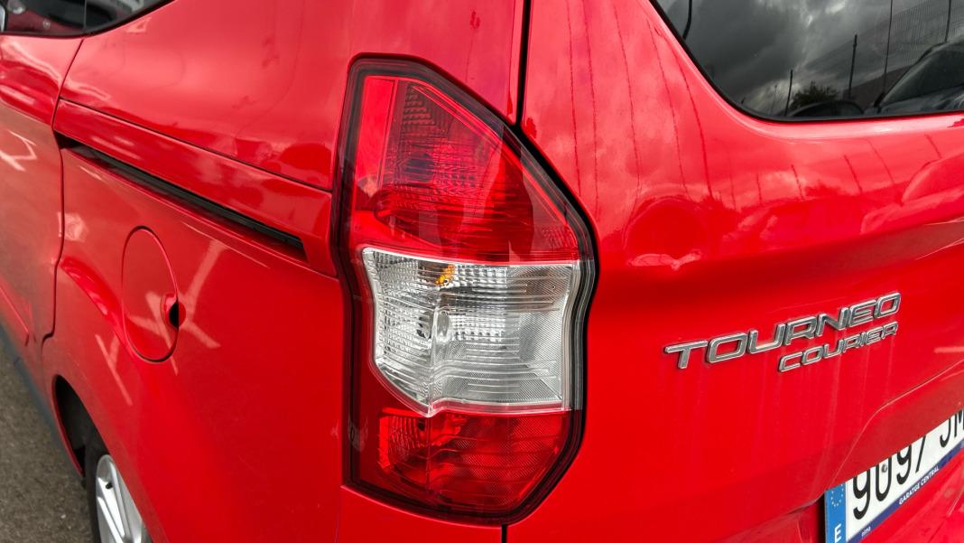 Ford Tourneo Courier 1.5 TDCi 95cv Titanium