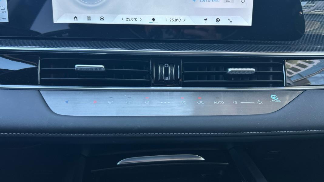 EBRO S700 1.5 TGDI PHEV Luxury E-CVT